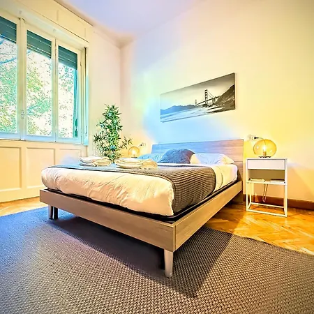 Train Station - Zara 67 Apartment Milan