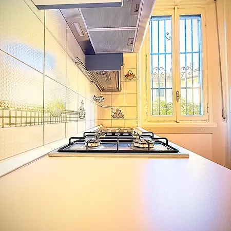 Train Station - Zara 67 Appartement